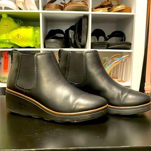 Clarks Women’s Booties Black Size 8.5